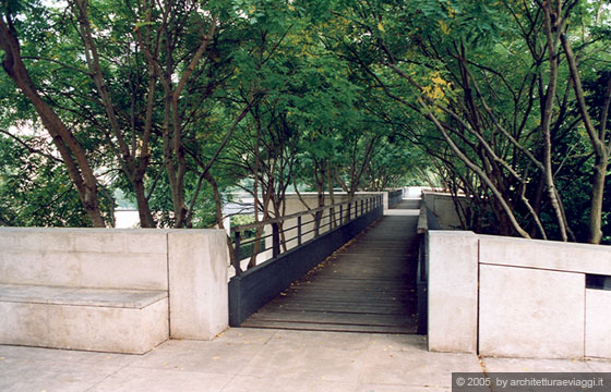 PARIGI - Parc André-Citroën di Jean-Paul Viguier, 1992 - I percorsi sopraelevati