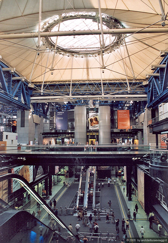 PARIGI - Parc de la Villette - Citè des Sciences et de l'Industrie - vista dell'atrio di accesso interno