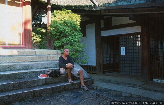 NARA - Santuario Kasuga Taisha: Francesco medita?
