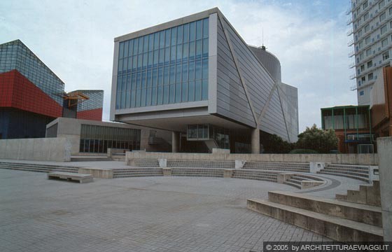 OSAKA - MUSEO SUNTORY - sul lungomare Tadao Ando progetta una piazza museo