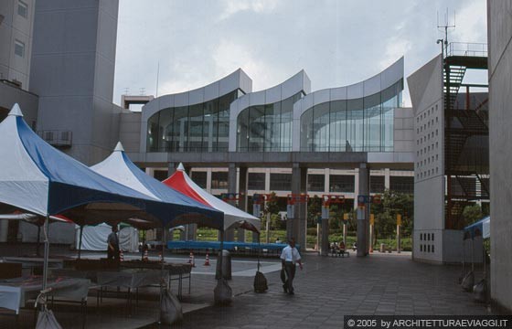 OSAKA  - Spazi pubblici tra le due torri dell'UMEDA SKY BUILDING