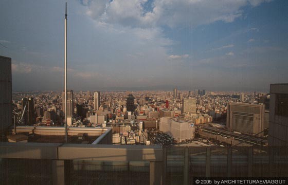 OSAKA  - UMEDA SKY BUILDING - vista sulla città dall'osservatorio al 40° piano