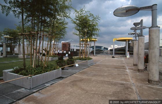 KYOTO JR STATION - Zona ovest: la terrazza panoramica al 15° piano al termine dello scalone monumentale