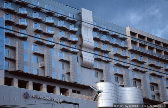 KYOTO JR STATION - Il prospetto lato binari della zona est