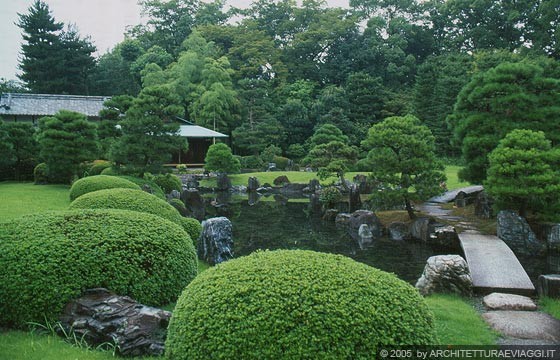 CASTELLO NIJO-JO - Ninomaru Palace Garden - giardino di passaggio con lago