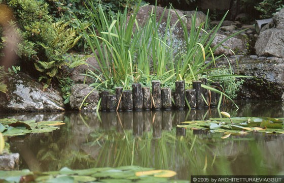 KYOTO NORD-OVEST  - TAIZO-IN-TEMPLE - legno, pietre e vegetazione sapientemente utilizzati in questo moderno giardino di passaggio