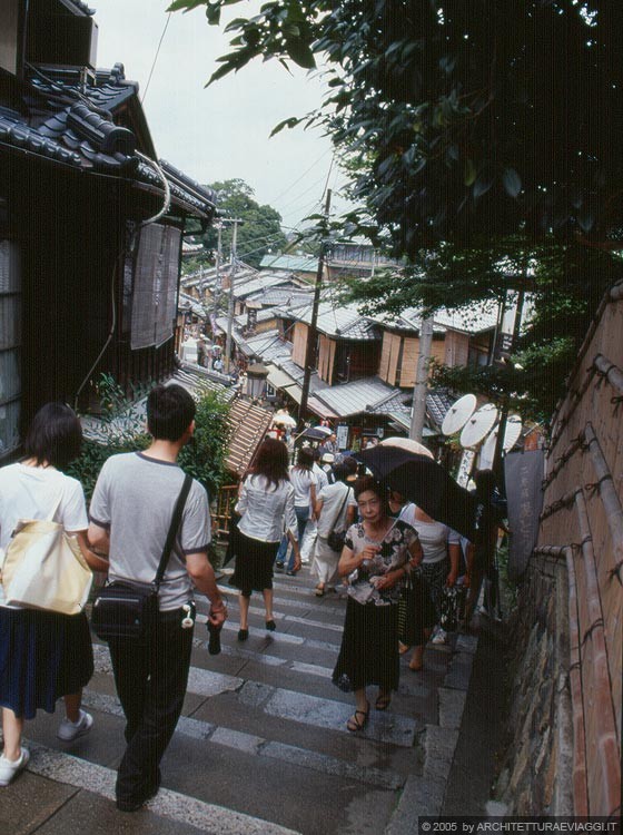 KYOTO EST - La scalinata che dalla Sannen-zaka porta a Ninen-zaka
