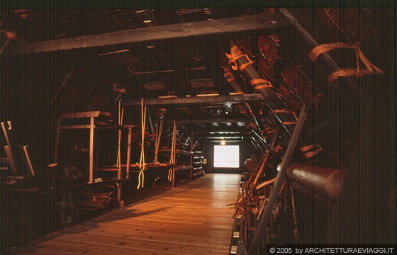 REGIONE DELLA VALLE DI SHOKAWA - Ogimachi - l'alta soffitta della casa gassho-zukuri Kanda-ke è suddivisa in vari livelli