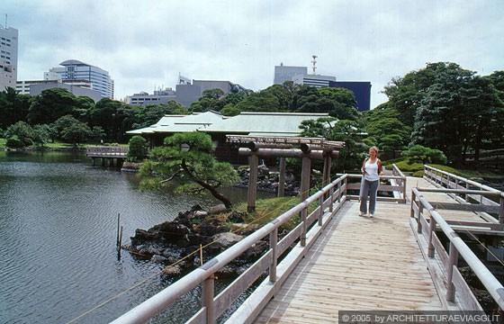 TOKYO GINZA - Hamarikyu-teien Gardens: la casa da tè Nakajima, in mezzo al laghetto