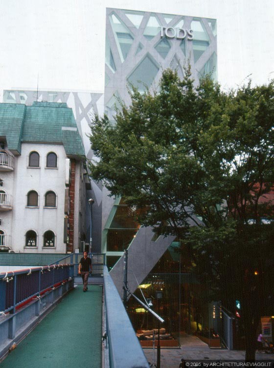 TOKYO SHIBUYA - Tod's Omotesando Building - Toyo Ito & Associates Structural Design Office - 2004 