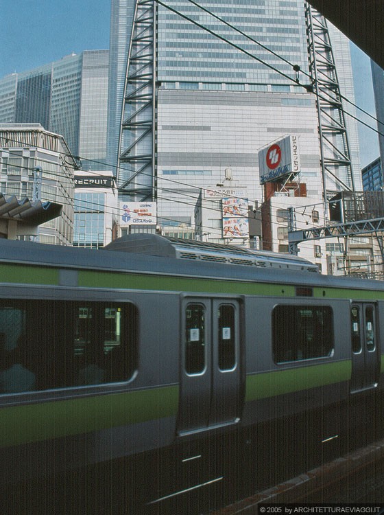 TOKYO MINATO-KU - Dalla stazione Shimbashi osserviamo la NTV Nittele Tower - Richard Rogers Partnership, 2003