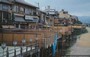 KYOTO CENTRO. Pontocho-dori - le piattaforme yuka che alcuni ristoranti allestiscono sul canale nel periodo estivo parallelo al fiume Kamo