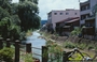 TAKAYAMA. Oltre il Nakabashi Bridge il corso del fiume Miya ai margini della cittadina