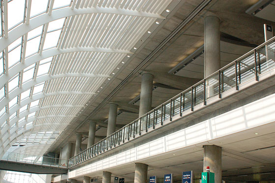 HONG KONG INTERNATIONAL AIRPORT  - Chi è Norman Foster 