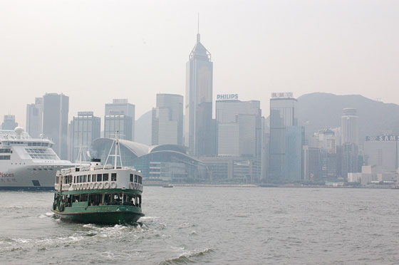 HONG KONG - Wan Chai visto dal Victoria Harbor