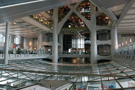 HSBC HONG KONG - Acciaio, vetro, alluminio provengono da varie parti del mondo