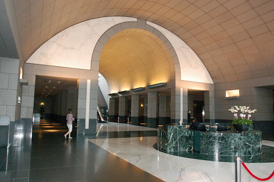 TORRE DELLA BANCA DI CINA - La hall al piano terra