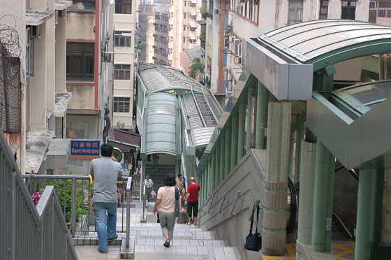 MID LEVELS - La scala mobile e le scale laterali per tornare verso Queen's Road Central