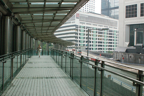 CENTRAL DISTRICT - I percorsi sopraelevati che circondano la Bank of China Tower