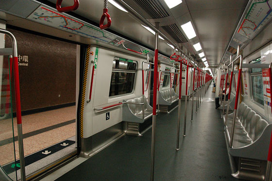 CENTRAL - Metrò nuovissima, pulita ed efficiente