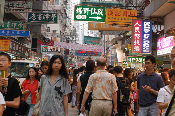 MONG KOK - Il Mercato delle Signore è assolutamente da non perdere se non altro per l'atmosfera: frequentatissimo e pieno di vitalità 