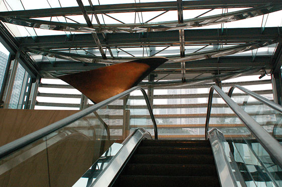 ADMIRALTY - Scale mobili all'interno di hall vetrate al Pacific Place