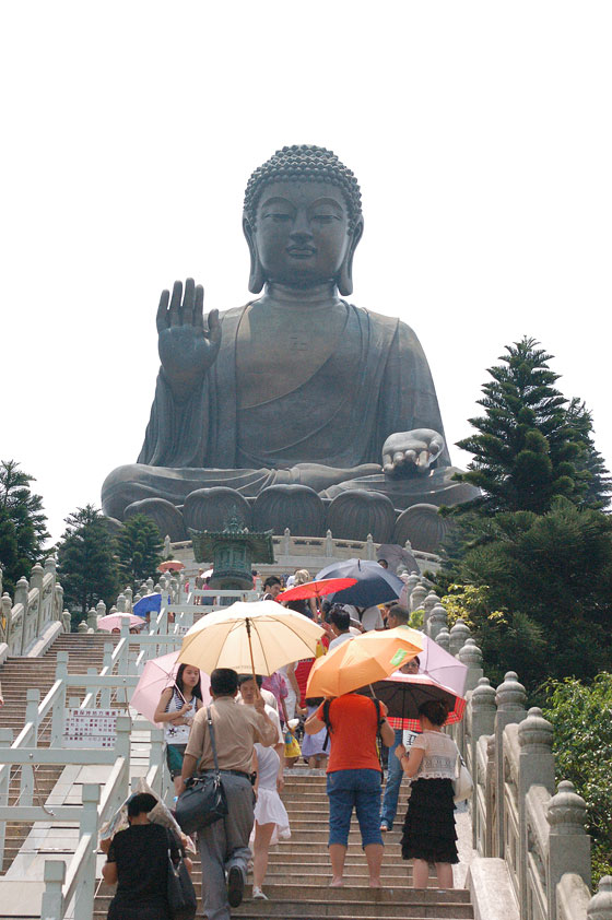 MONASTERO DI PO LIN - La più grande statua in bronzo al mondo di un Buddha seduto all'aperto