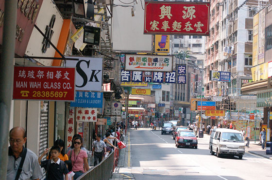 WAN CHAI - Un indovino di Wan Chai predisse a Tiziano Terzani di non volare nell'anno 1993