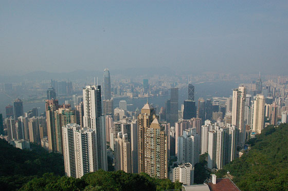 ISOLA DI HONG KONG NORD - Il Peak: vista mozzafiato dai condomini di Mid Levels agli alti grattacieli dirigenziali di Central e più in là su Kowloon e le verdi montagne dei Nuovi Territori 