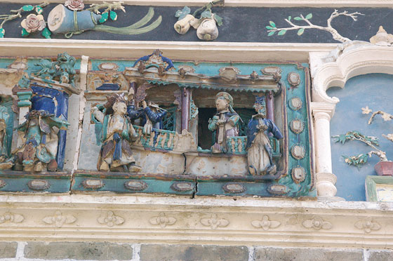 TAI FU TAI MANSION - Le caratteristiche figure tridimensionali in ceramica