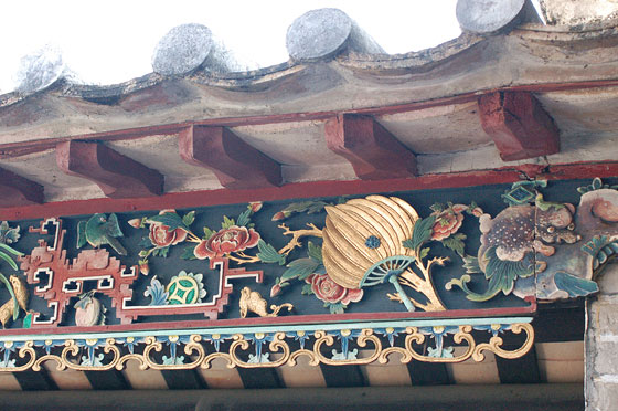 TAI FU TAI MANSION - Profusione e abbondanza di ornamenti, alcuni di sapore occidentale