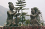 MONASTERO DI PO LIN. Due statue di bodhisattva sulla piattaforma in cui è seduto il Buddha