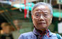 WAN CHAI. L'abbiamo eletta foto capolavoro di questa vacanza ad Hong Kong: l'espressione di questa anziana e distinta signora cinese e la sua posizione nell'immagine ci è davvero piaciuta