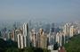 ISOLA DI HONG KONG NORD. Il Peak: vista mozzafiato dai condomini di Mid Levels agli alti grattacieli dirigenziali di Central e più in là su Kowloon e le verdi montagne dei Nuovi Territori 