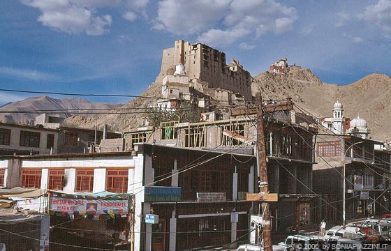 LADAKH - Leh - Ovunque la vista di Leh Palace domina la città
