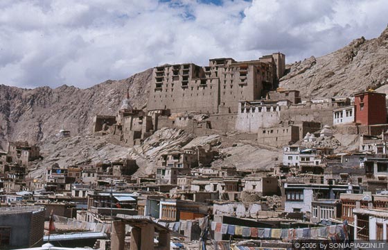 LEH  - Leh Palace domina la città vecchia 
