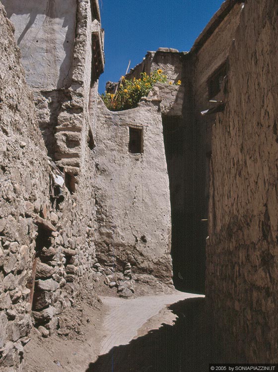 LEH - Scorci caratteristici delle viuzze della città vecchia