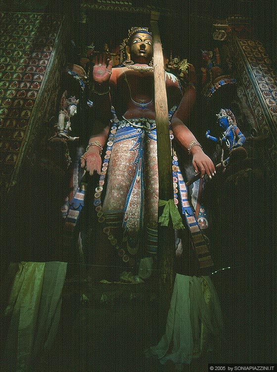 LADAKH  - Gompa di Alchi - Sumtsek: nicchia sinistra, statua di Avalokitesvara 