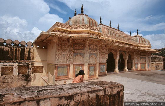 RAJASTAN ORIENTALE - Amber Fort - i numerosi padiglioni del palazzo