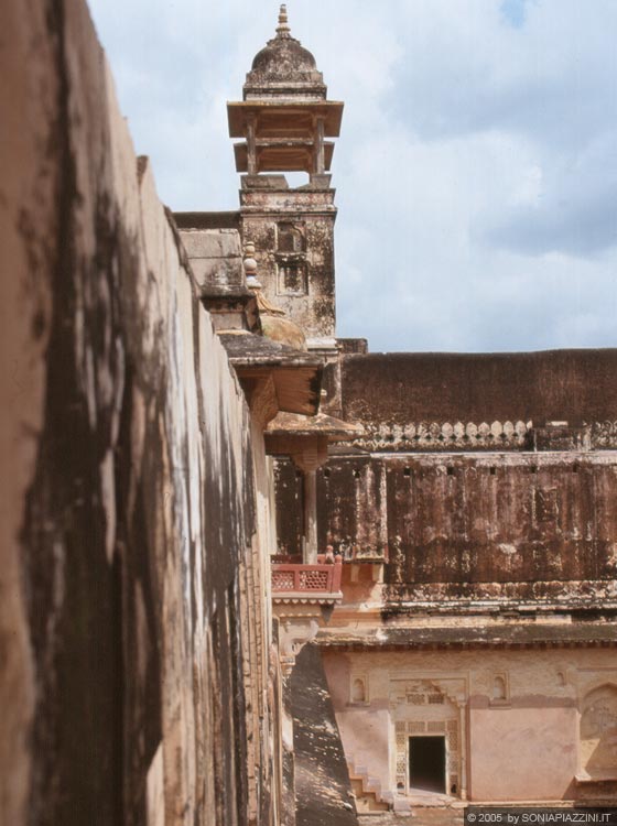 AMBER FORT - Il palazzo è un dedalo di cortili, torrini, padiglioni, giardini