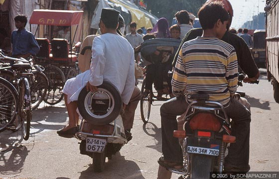 JAIPUR - Il fermento e il caos tra le strade e i bazar della 