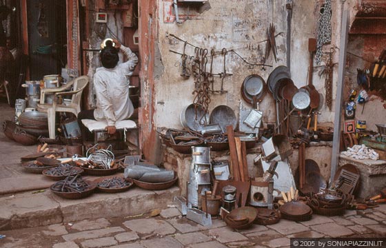JAIPUR - Il bazar - la ferramenta