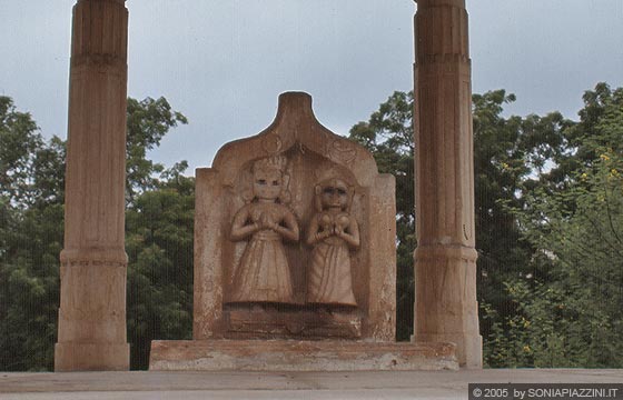 UDAIPUR - Cenotafi dei maharana del Mewar: il sati