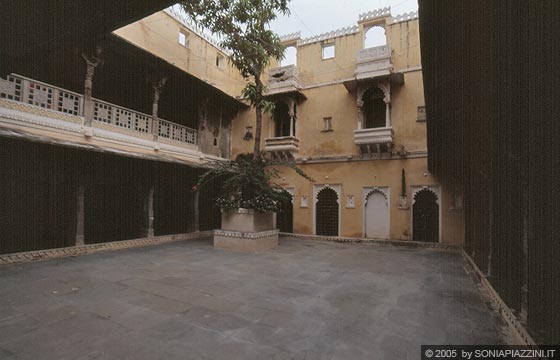 RAJASTHAN MERIDIONALE - Ultima giornata ad Udaipur - Bagore-ki-haveli