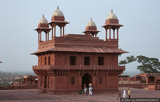 FATEHPUR SIKRI - Diwan-i-khas (sala delle udienze private)