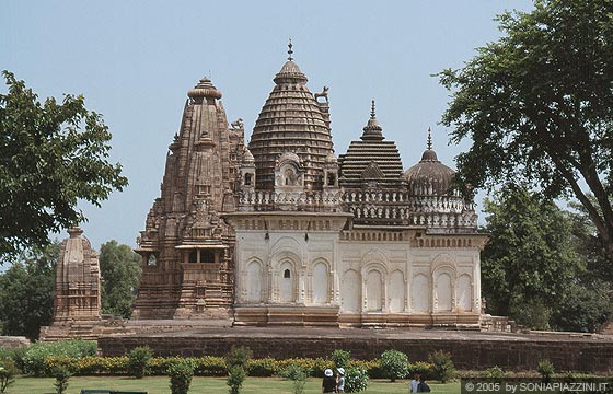 KHAJURAHO - Arte medievale e architettura: il tempio hindu