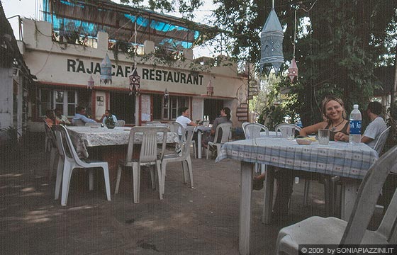 MADHYA PRADESH - Raja's Cafè in Main Road di fronte ai templi del gruppo occidentale di Khajuraho