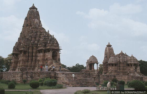 KHAJURAHO - Kandariya Mahadeva Temple e Mahadeva Temple 