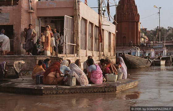 VARANASI - La via della salvezza e la filosofia indù
