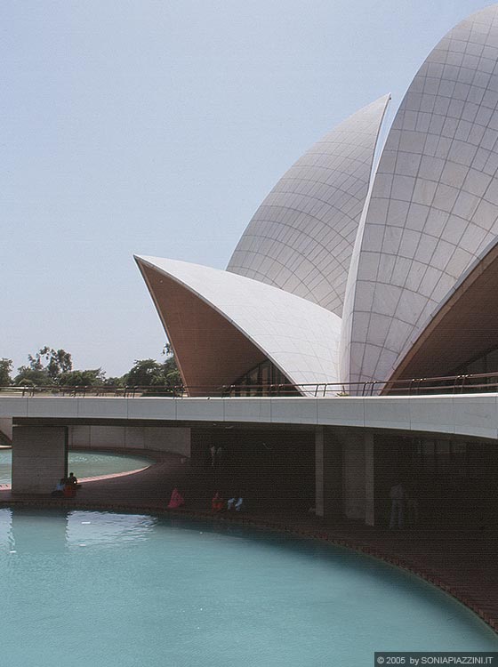 DELHI - Un giorno a Delhi - Nuova Delhi - Bahai Temple: il fior di loto